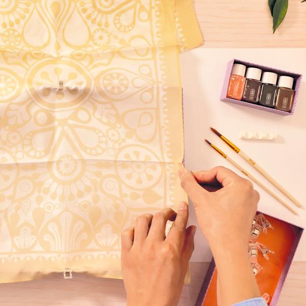 Atelier 11, peinture sur soie